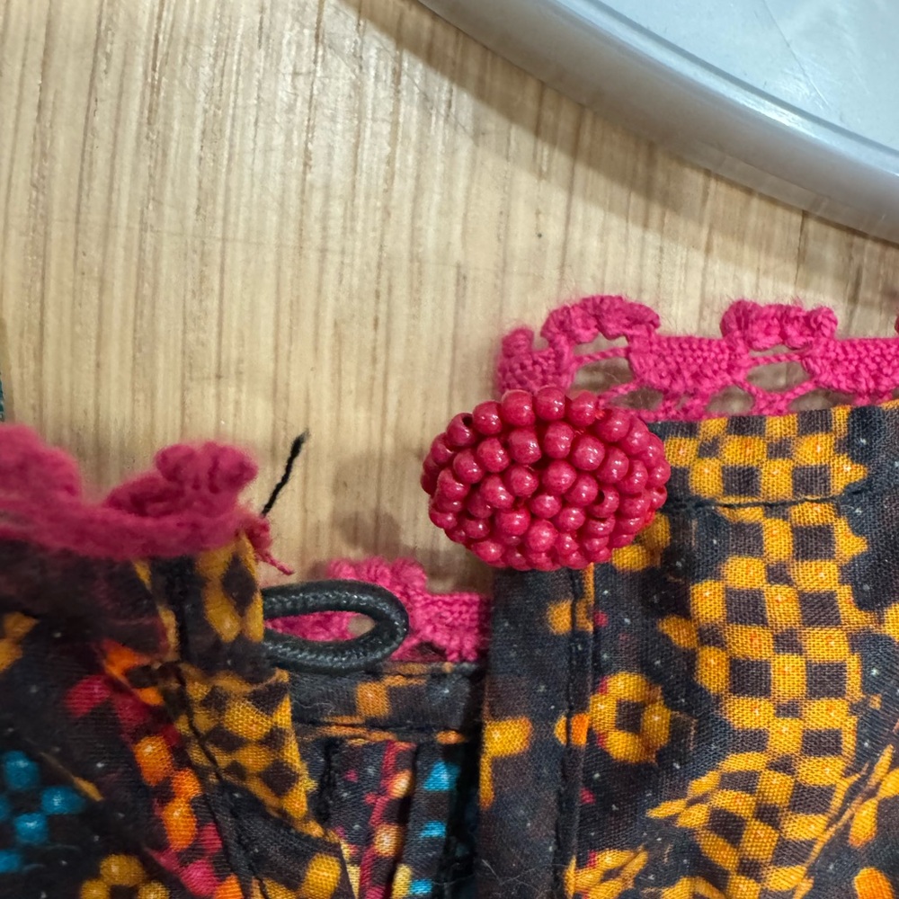 FARM RIO Yawanawa Flutter Sleeve Top - Picture 6 of 7